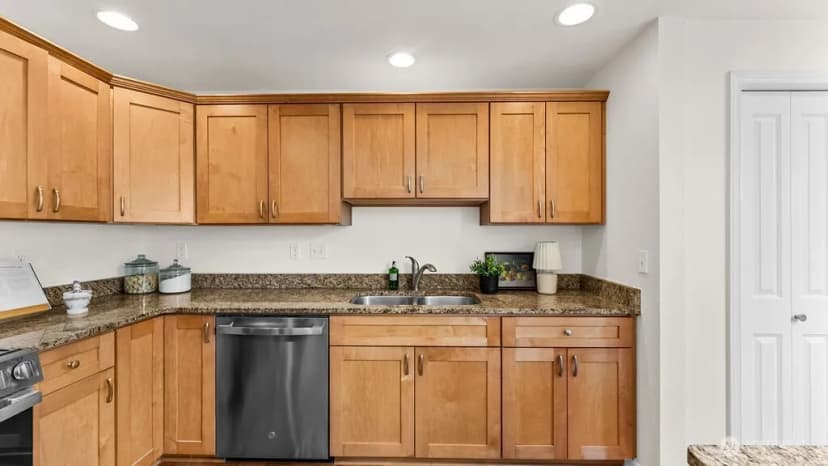 Property photo for 15964 Ne 15th Street #a10, Bellevue photo 25