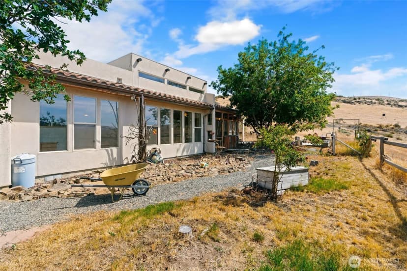 Property photo for 723 Burbank Creek Road, Yakima photo 28
