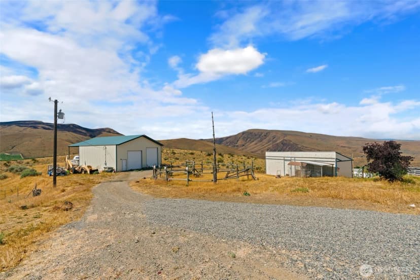 Property photo for 723 Burbank Creek Road, Yakima photo 34