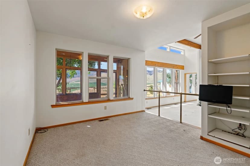 Property photo for 723 Burbank Creek Road, Yakima photo 10
