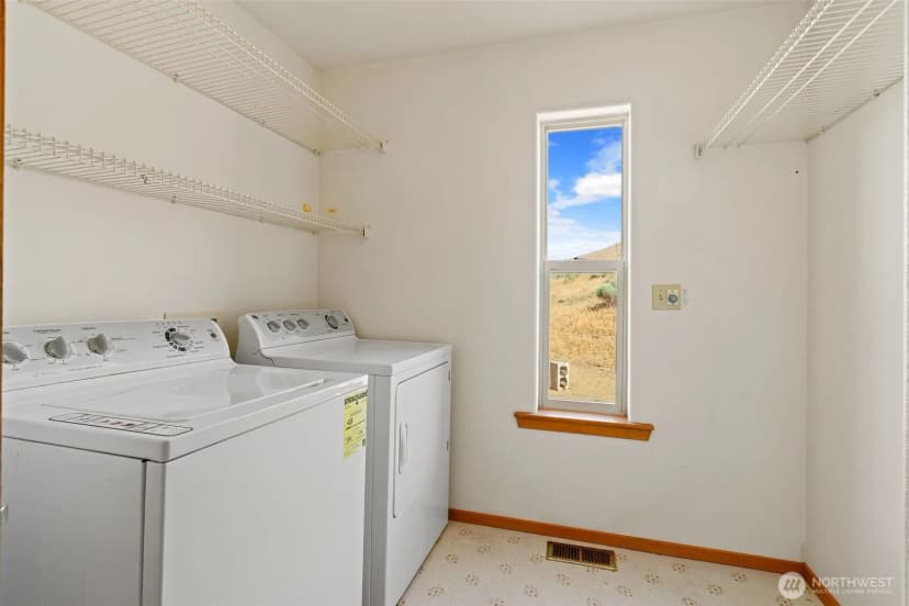 Property photo for 723 Burbank Creek Road, Yakima photo 21