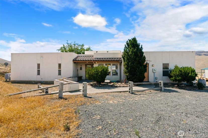 Property photo for 723 Burbank Creek Road, Yakima photo 4