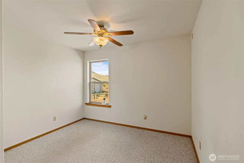 Property photo for 723 Burbank Creek Road, Yakima photo 16