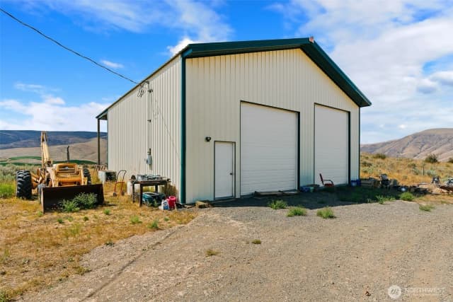 Property photo for 723 Burbank Creek Road, Yakima photo 3