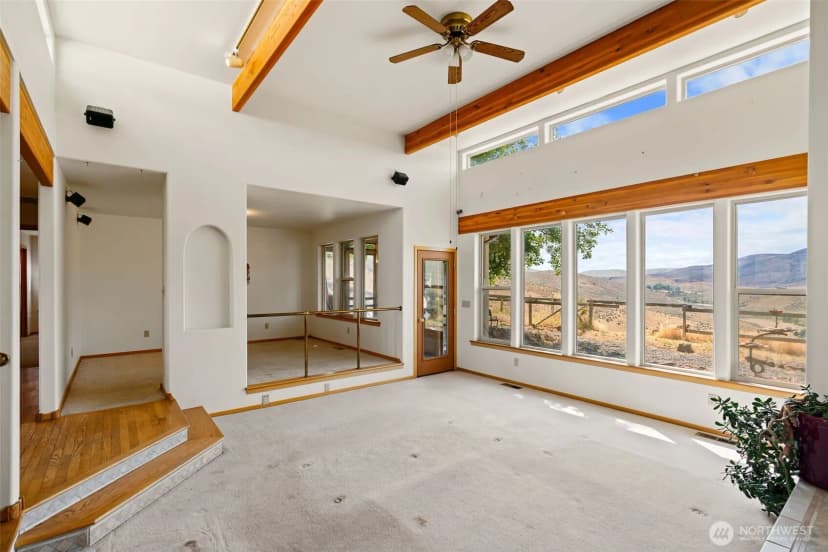 Property photo for 723 Burbank Creek Road, Yakima photo 9