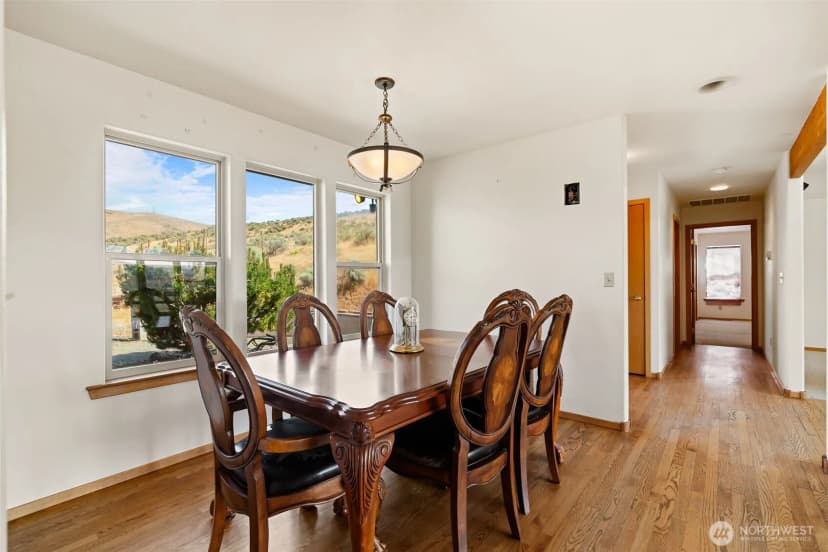 Property photo for 723 Burbank Creek Road, Yakima photo 6