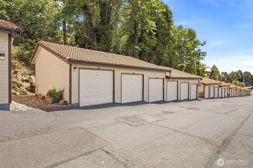 Property photo for 920 East Bay Drive Ne #2d-101, Olympia photo 31
