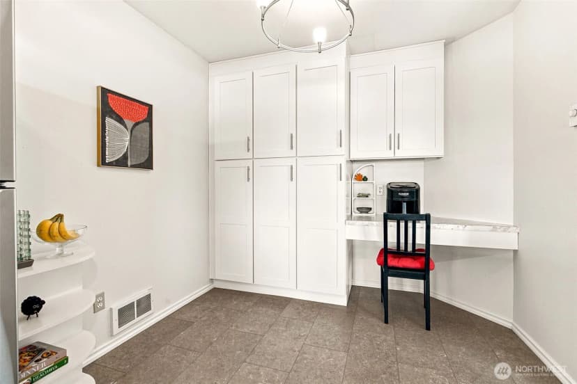 Property photo for 920 East Bay Drive Ne #2d-101, Olympia photo 11