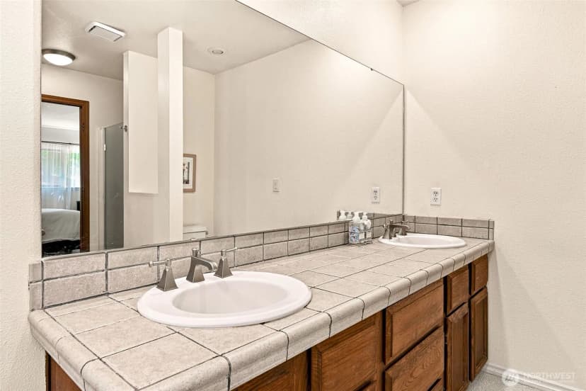 Property photo for 920 East Bay Drive Ne #2d-101, Olympia photo 17