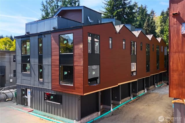Property photo for 4317 35th Ave W, Seattle photo 2