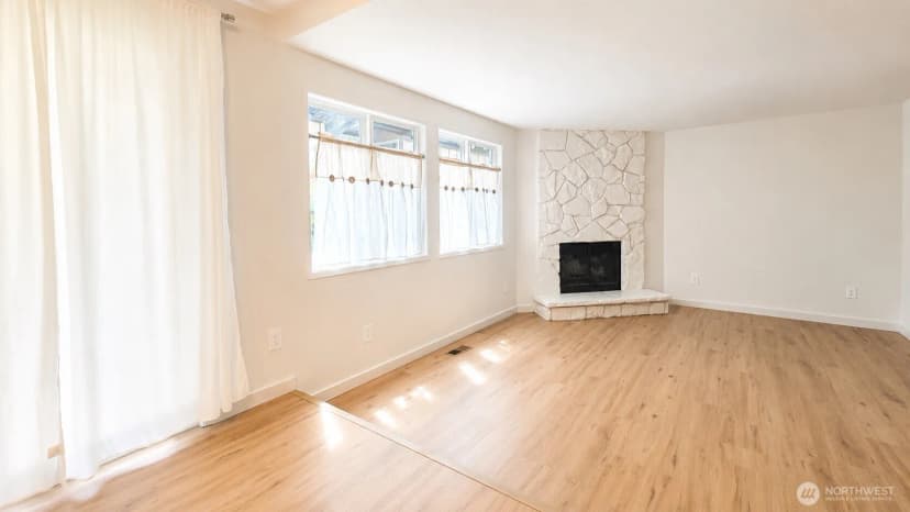 Property photo for 12716 Ne 120th Street #h3, Kirkland photo 4