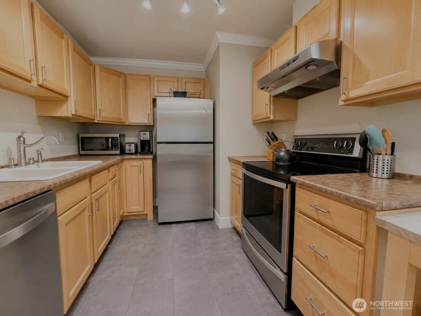 Property photo for 1001 N State Street #401, Bellingham photo 4