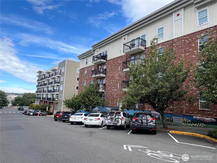 Property photo for 1001 N State Street #401, Bellingham photo 18