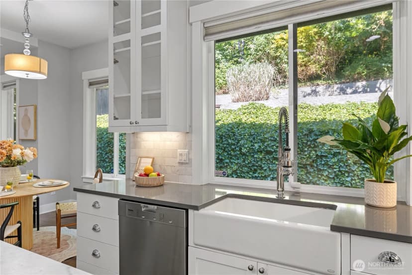 Property photo for 2424 108th Avenue Ne, Bellevue photo 14