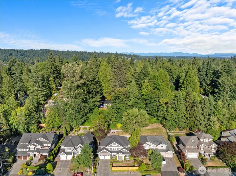 Property photo for 2424 108th Avenue Ne, Bellevue photo 38