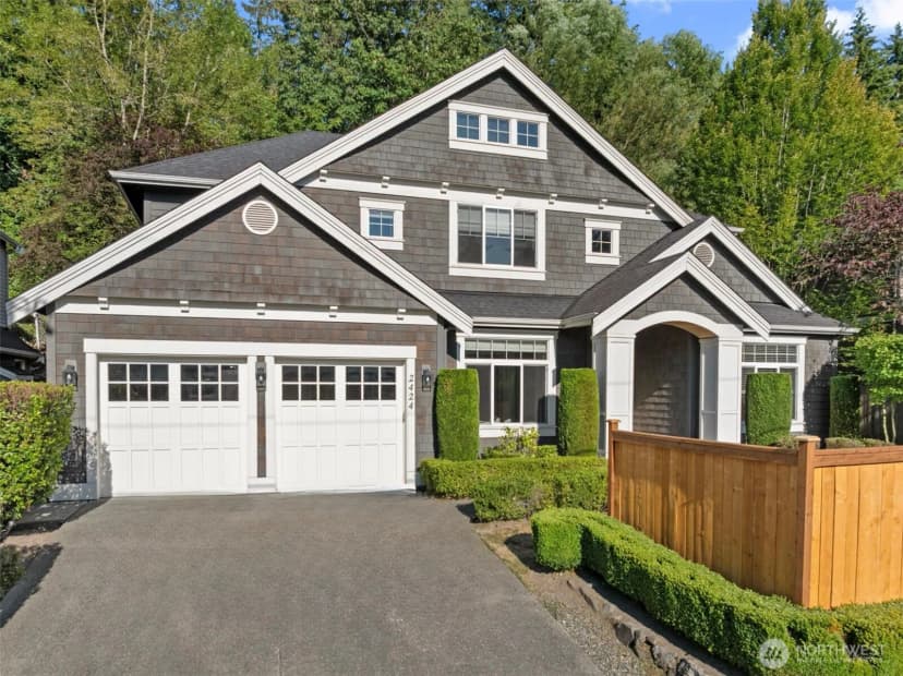 Property photo for 2424 108th Avenue Ne, Bellevue photo 2
