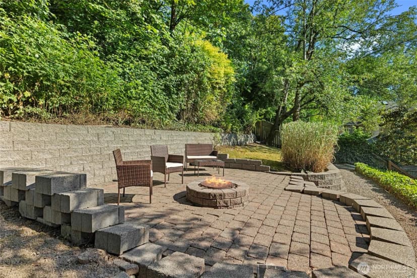 Property photo for 2424 108th Avenue Ne, Bellevue photo 37