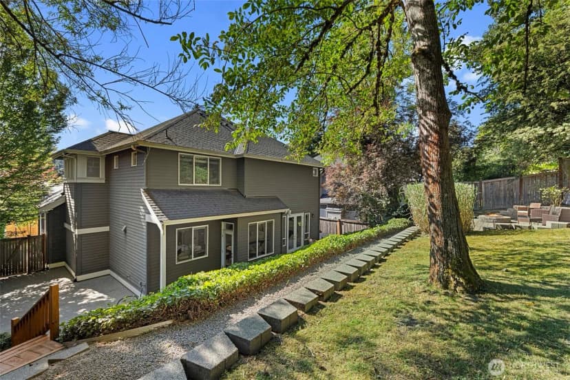 Property photo for 2424 108th Avenue Ne, Bellevue photo 36