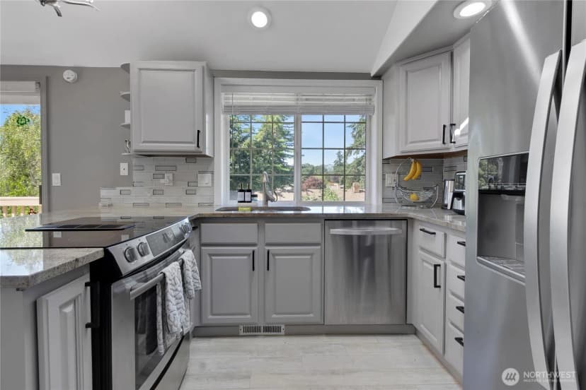 Property photo for 4 Lakewood Oaks Drive, Lakewood photo 8