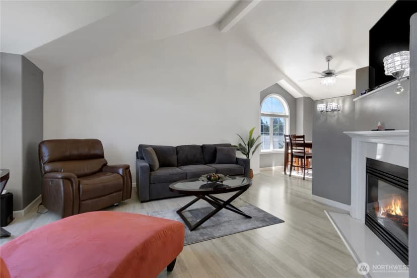 Property photo for 4 Lakewood Oaks Drive, Lakewood photo 12