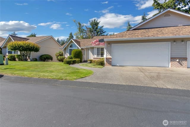 Property photo for 4 Lakewood Oaks Drive, Lakewood photo 3