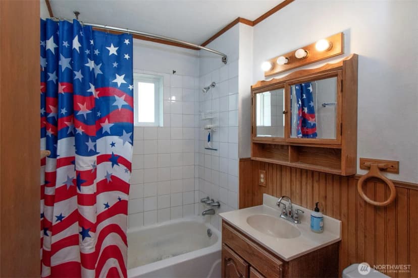 Property photo for 915 W 11th St, Port Angeles photo 13