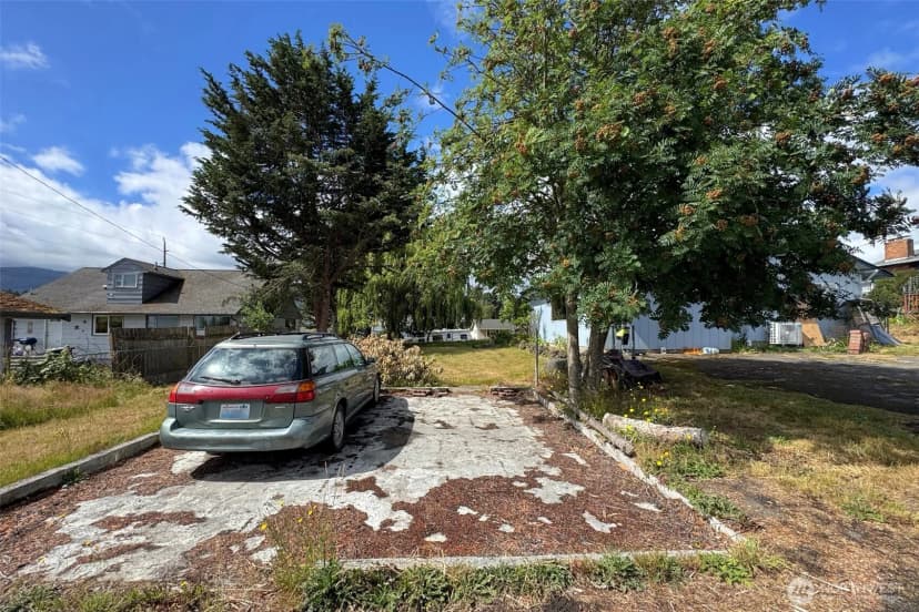Property photo for 915 W 11th St, Port Angeles photo 25