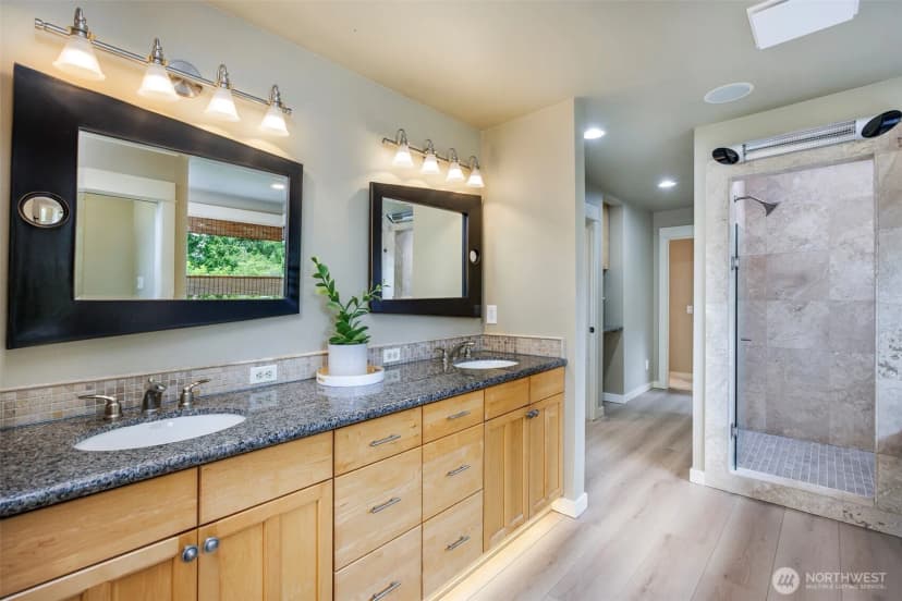 Property photo for 11034 Phinney Avenue N, Seattle photo 15