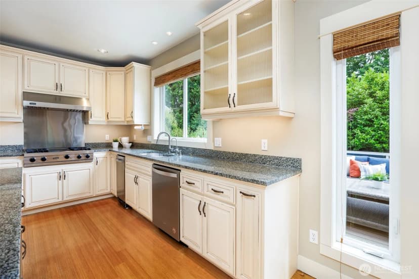 Property photo for 11034 Phinney Avenue N, Seattle photo 10