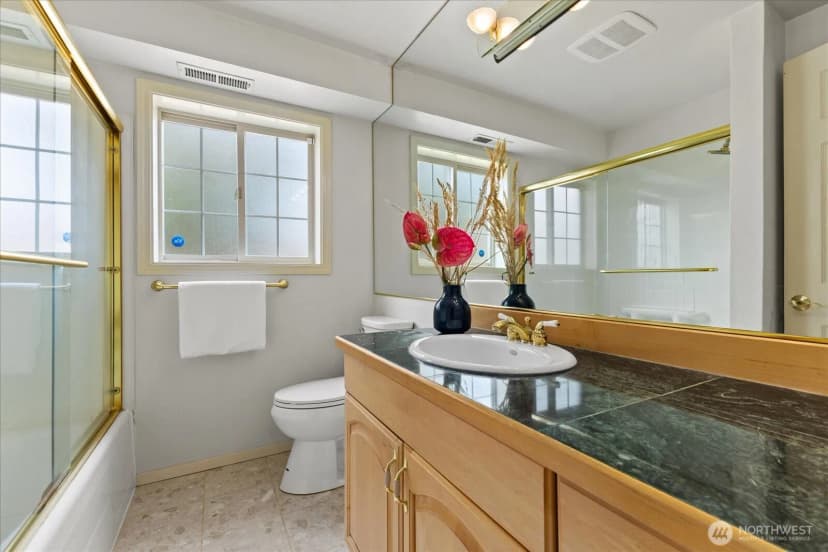 Property photo for 1704 154th Avenue Se, Bellevue photo 25