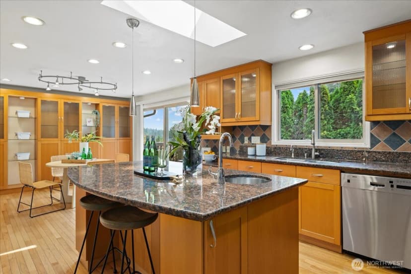 Property photo for 1704 154th Avenue Se, Bellevue photo 17