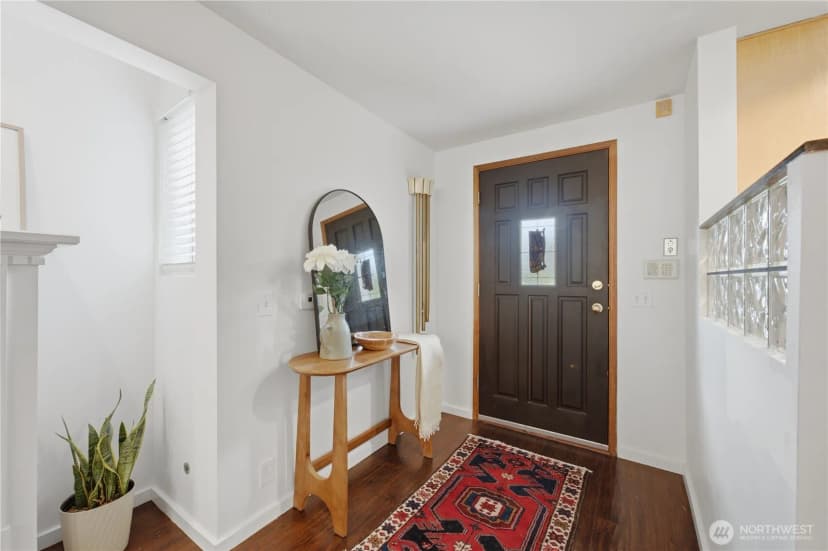 Property photo for 9231 26th Avenue Sw, Seattle photo 4