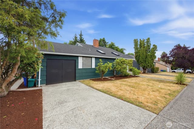 Property photo for 9231 26th Avenue Sw, Seattle photo 2