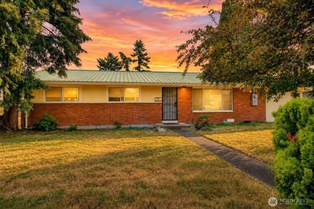 Property photo for 21 Sw 8th Avenue, Oak Harbor