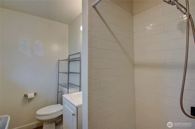 Property photo for 21 Sw 8th Avenue, Oak Harbor photo 4