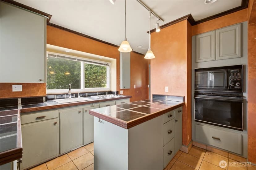 Property photo for 10115 15th Avenue S, Seattle photo 11
