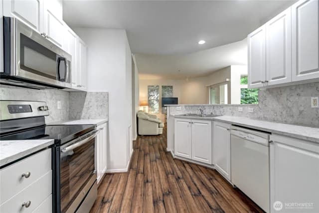 Property photo for 2174 Newport Way Nw #4-6, Issaquah photo 3