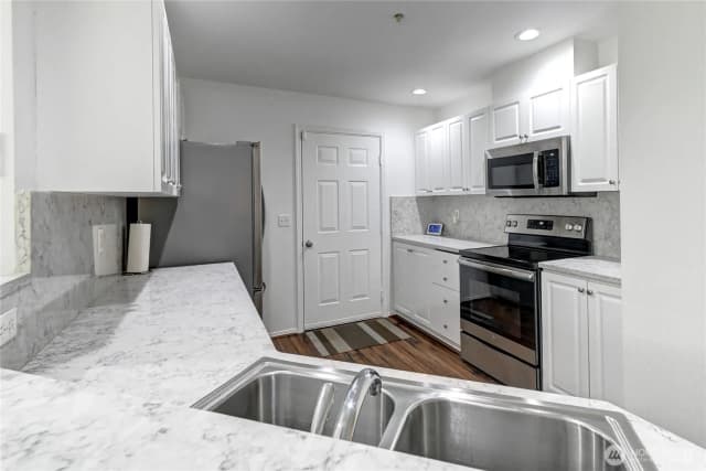 Property photo for 2174 Newport Way Nw #4-6, Issaquah photo 4