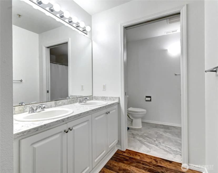 Property photo for 2174 Newport Way Nw #4-6, Issaquah photo 12