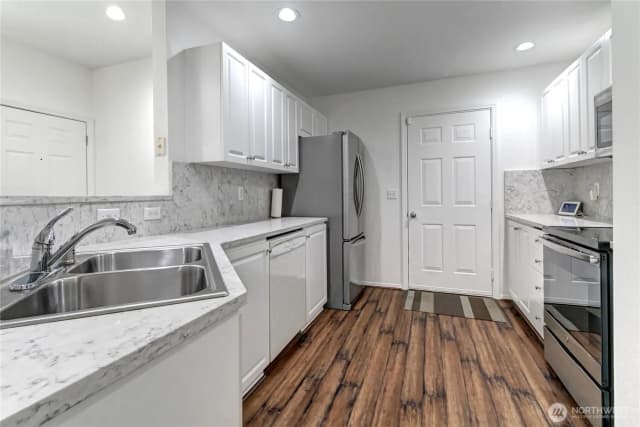 Property photo for 2174 Newport Way Nw #4-6, Issaquah photo 5