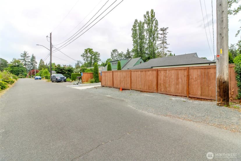 Property photo for 9610 Oak Lane Sw, Lakewood photo 6