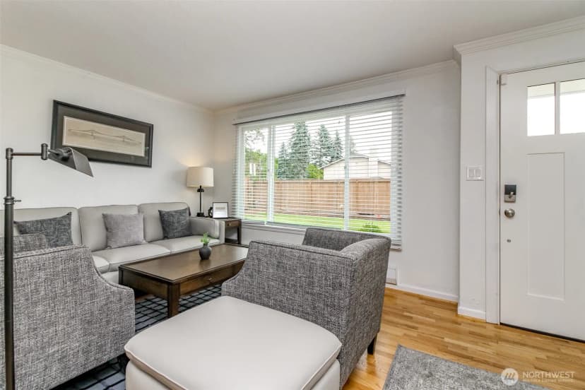 Property photo for 9610 Oak Lane Sw, Lakewood photo 7