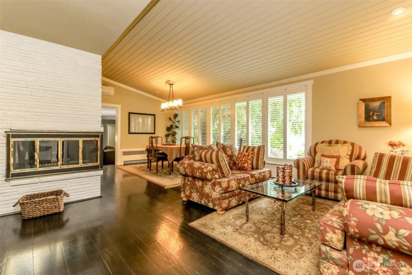 Property photo for 10415 Brook Lane Sw, Lakewood photo 11