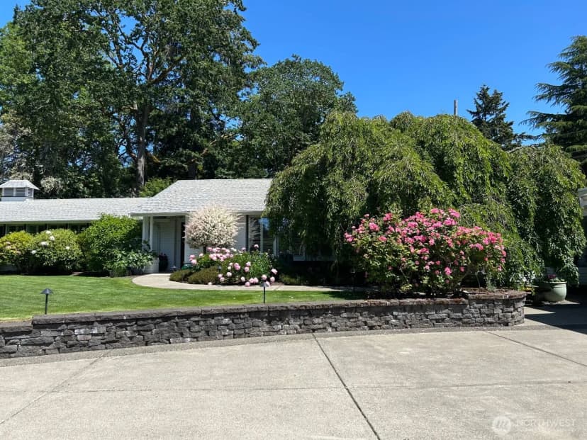 Property photo for 10415 Brook Lane Sw, Lakewood photo 3