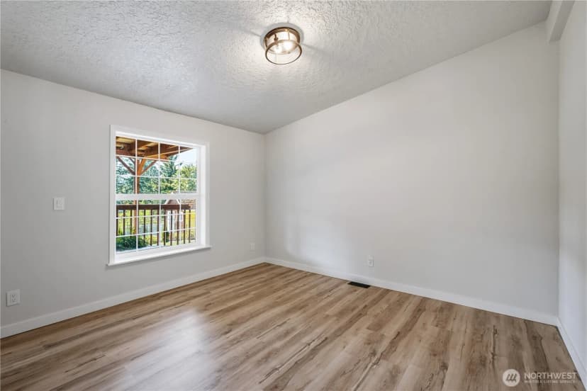 Property photo for 105 Robin Court, Longview photo 15