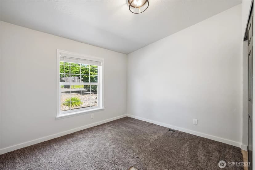 Property photo for 105 Robin Court, Longview photo 16
