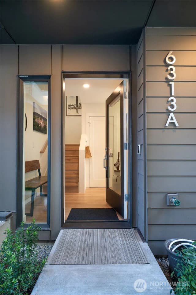 Property photo for 6313 9th Avenue Ne #a, Seattle photo 4