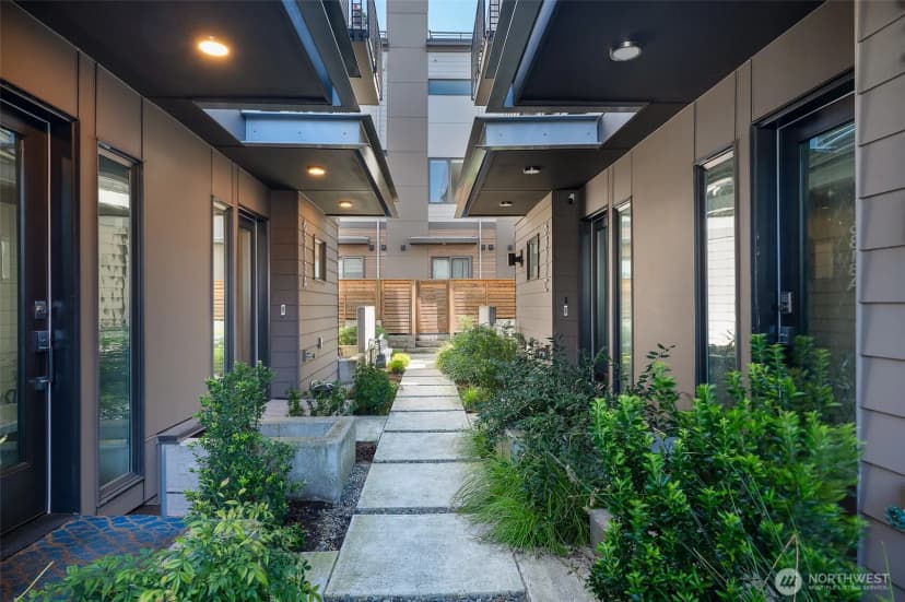 Property photo for 6313 9th Avenue Ne #a, Seattle photo 3
