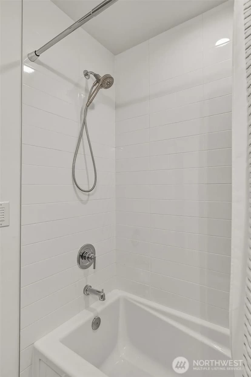 Property photo for 6313 9th Avenue Ne #a, Seattle photo 10
