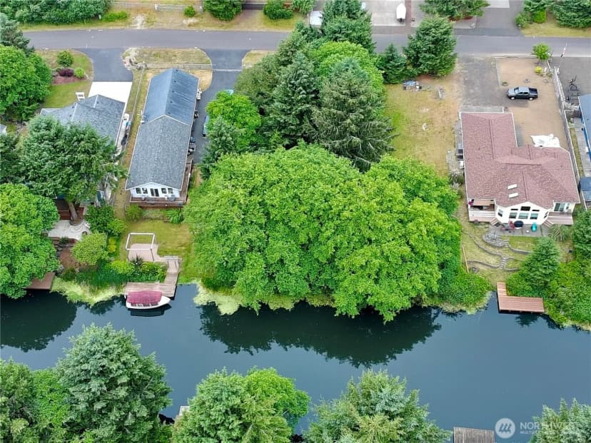 Property photo for 772 Island Circle Se, Ocean Shores